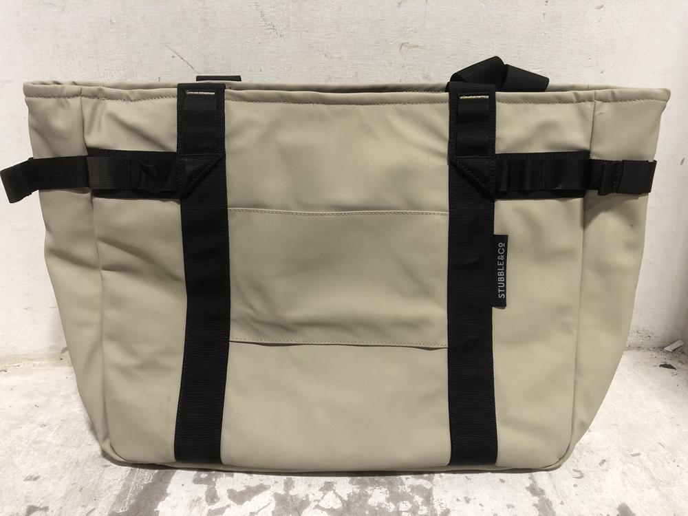 Lot 688  
            Chesterfield SR45 - Parcel Delivery Only 

                
STUBBLE & CO HANDBAG (LOCATION: E8)