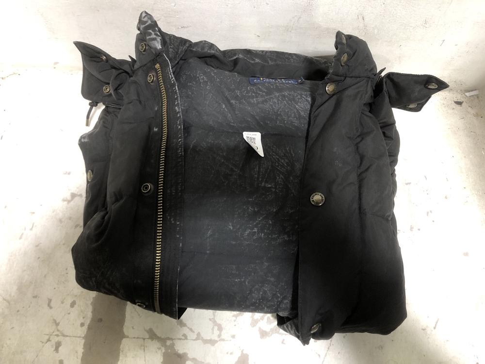 Lot 690  
            Chesterfield SR45 - Parcel Delivery Only 

                
POLO RALPH LAUREN BLACK PUFFER COAT SMALL (LOCATION: E8)
