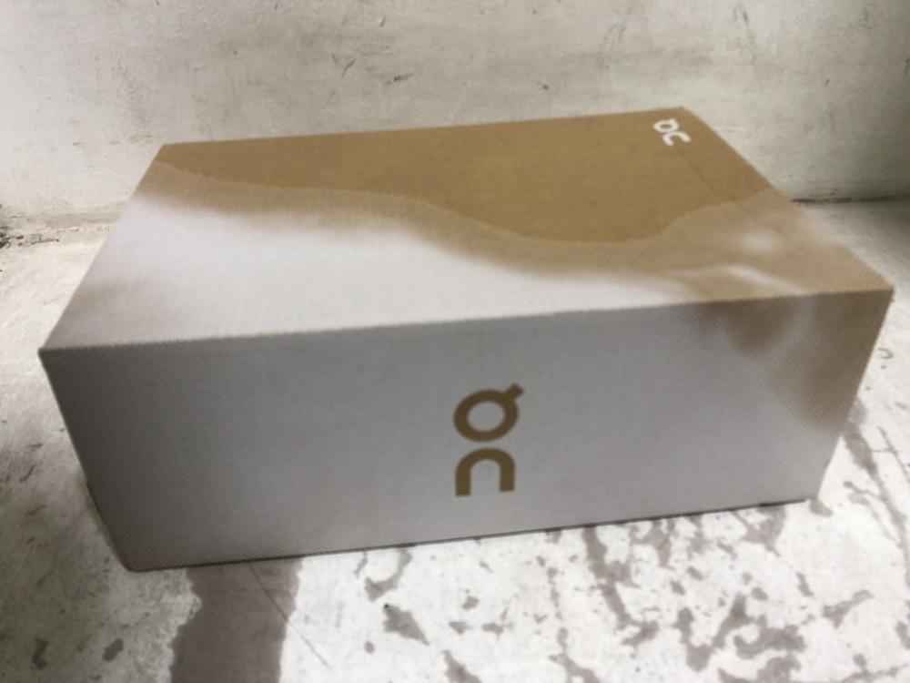 Lot 694  
            Chesterfield SR45 - Parcel Delivery Only 

                
ON CLOUD CLOUDTILT PEARL/LOE UK SIZE 5.5 (LOCATION: E8)