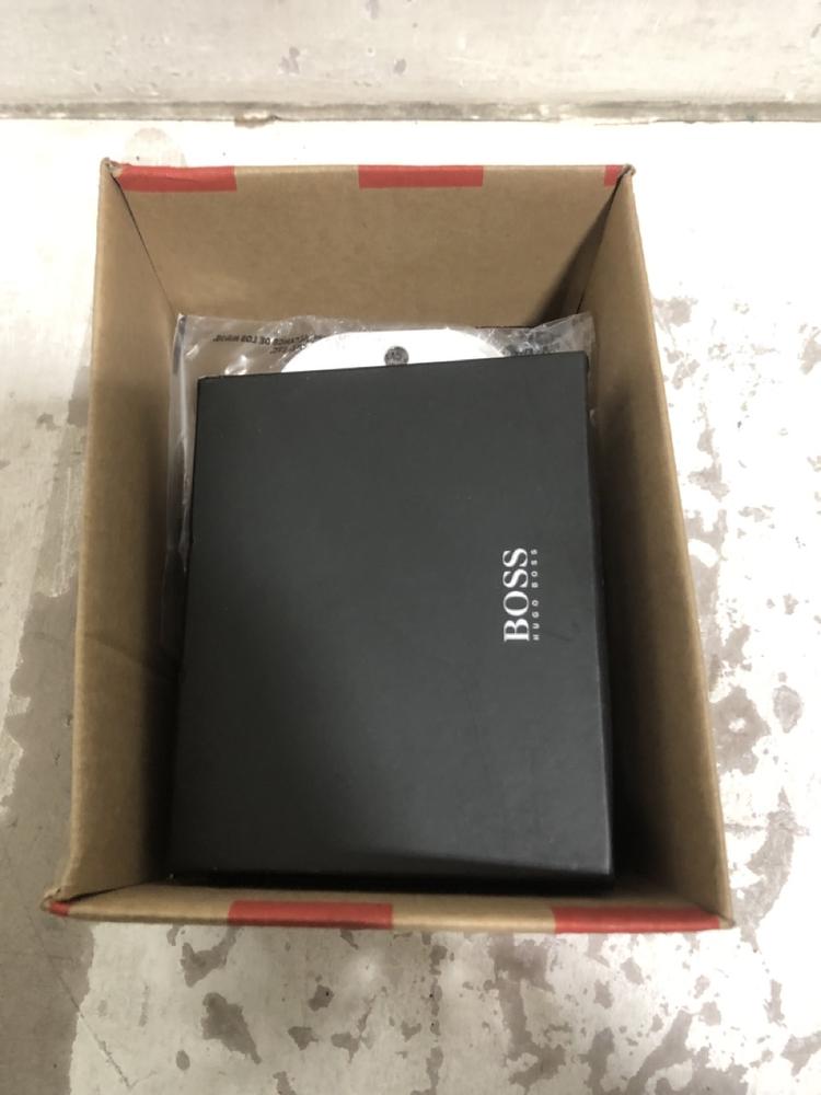 Lot 701  
            Chesterfield SR45 - Parcel Delivery Only 

                
4XASSORTED JEWLLERY ITEMS TO INCLUDE HUGO BOSS BLACK LEATHER WALLET (LOCATION: E8)