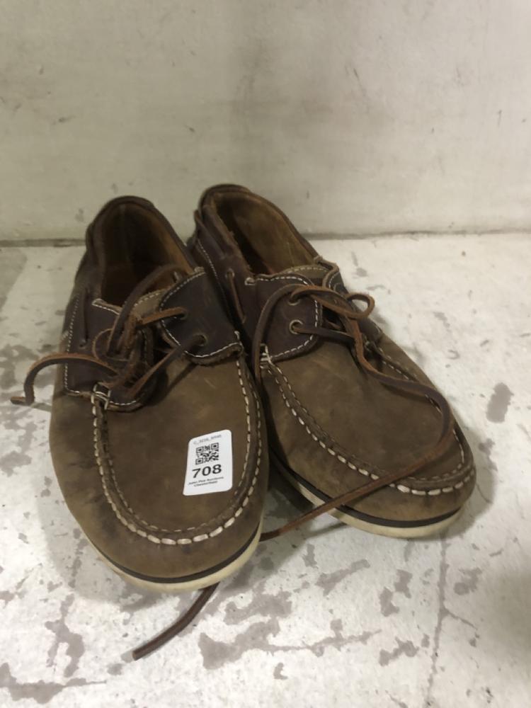 Lot 708  
            Chesterfield SR45 - Parcel Delivery Only 

                
BARBOUR CAPSTAN BOAT SHOES IN BROWN UK SIZE 9 (LOCATION: E9)