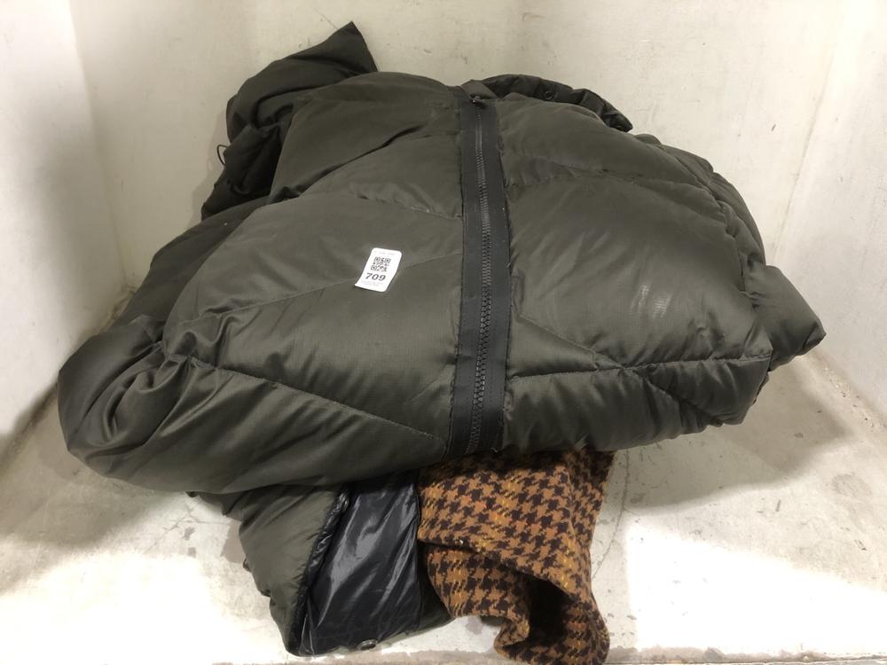 Lot 709  
            Chesterfield SR45 - Parcel Delivery Only 

                
BESIONA MODE COAT SMALL TO INCLUDE HELLY HANSON UK SIZE MEDIUM (LOCATION: E9)