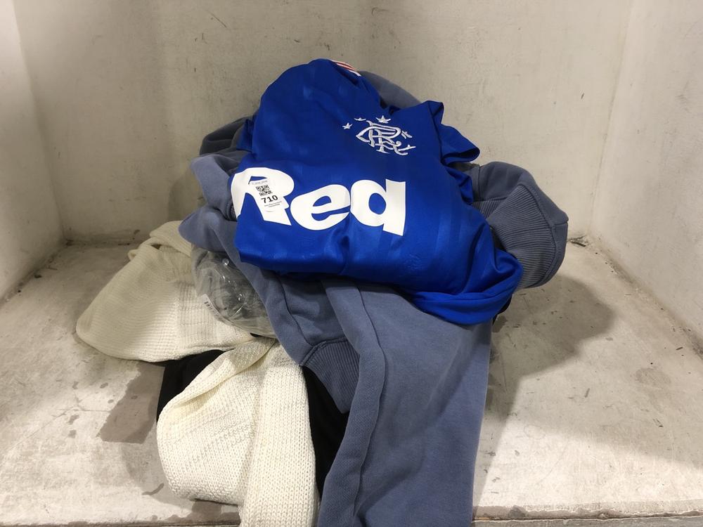 Lot 710  
            Chesterfield SR45 - Parcel Delivery Only 

                
7X ASSORTED BRANDED CLOTHING TO INCLUDE ADANOLA BLUE HOODIE UK SMALL (LOCATION: E9)