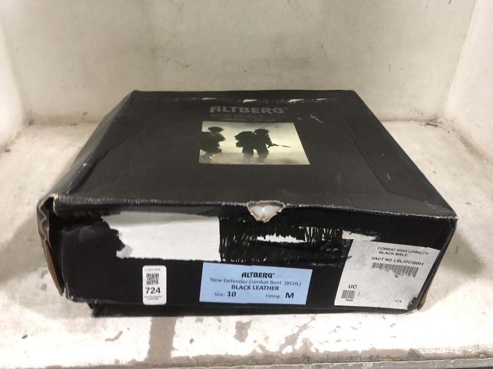 Lot 724  
            Chesterfield SR45 - Parcel Delivery Only 

                
ALTBERG NEW DEFENDER COMBAT BOOT BLACK LEATHER UK SIZE 10 (LOCATION: E9)
