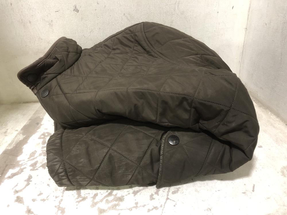Lot 733  
            Chesterfield SR45 - Parcel Delivery Only 

                
BARBOUR MEN JACKET BROWN UK SIZE LARGE (LOCATION: E10)