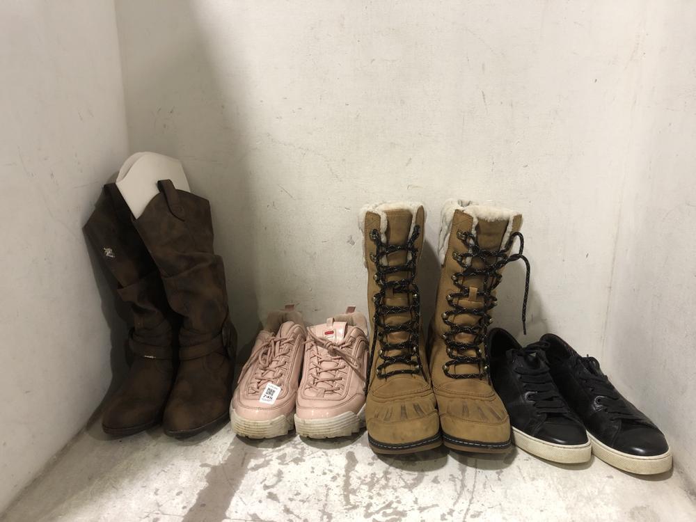 Lot 745  
            Chesterfield SR45 - Parcel Delivery Only 

                
4X ASSORTED SHOES TO INCLUDE FILA PINK TRAINER UK SIZE 6 (LOCATION: E10)