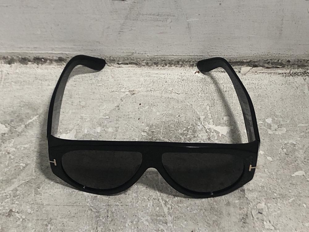 Lot 802  
            Chesterfield SR45 - Parcel Delivery Only 

                
TOM FORD BRONSON TF1044 01E SUNGLASSES ORIGINAL RRP-£370 (LOCATION: D1)