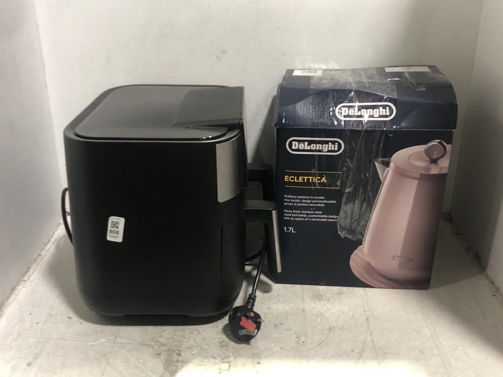 Lot 808  
            Chesterfield SR45 - Parcel Delivery Only 

                
DELONGHI ECLETTICA 1.7L KETTLE TO INCLUDE SWAN 7.6L DUAL AIR FRYER (LOCATION: D1)