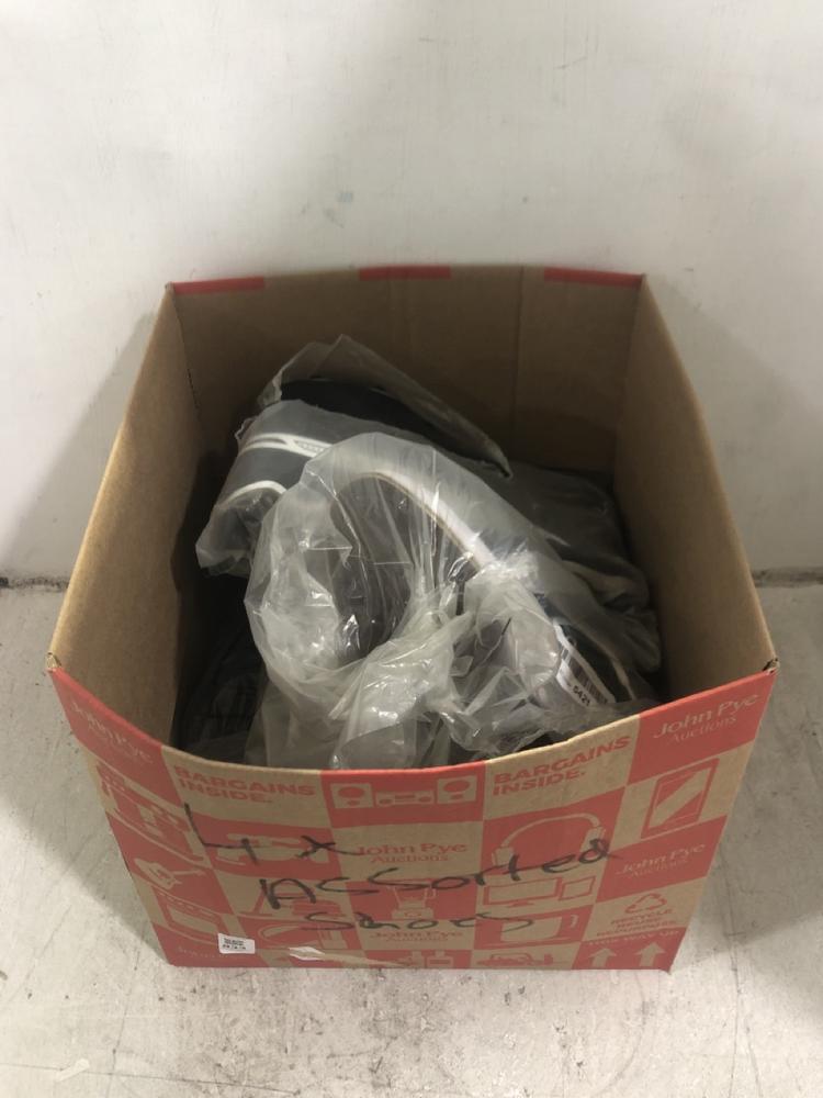 Lot 833  
            Chesterfield SR45 - Parcel Delivery Only 

                
4X ASSORTED SHOES TO INCLUDE CONVERSE ALL STARS HI UK SIZE 8.5 (LOCATION: D2)