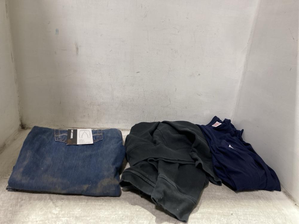 Lot 871  
            Chesterfield SR45 - Parcel Delivery Only 

                
3 X ASSORTED CLOTHING ITEMS TO INCLUDE RALPH LAUREN T SHIRT SIZE XXL (LOCATION: D3)
