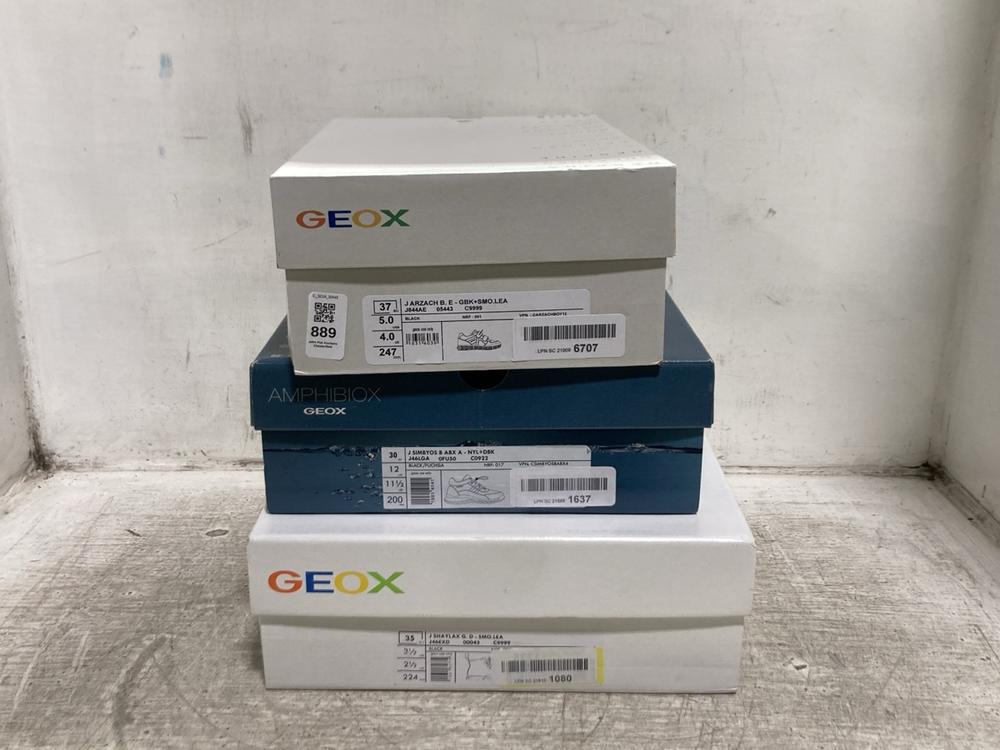 Lot 889  
            Chesterfield SR45 - Parcel Delivery Only 

                
3X ASSORTED KIDS SHOES J ARZACH B. E BLACK UK SIZE 4 UK (LOCATION: D4)