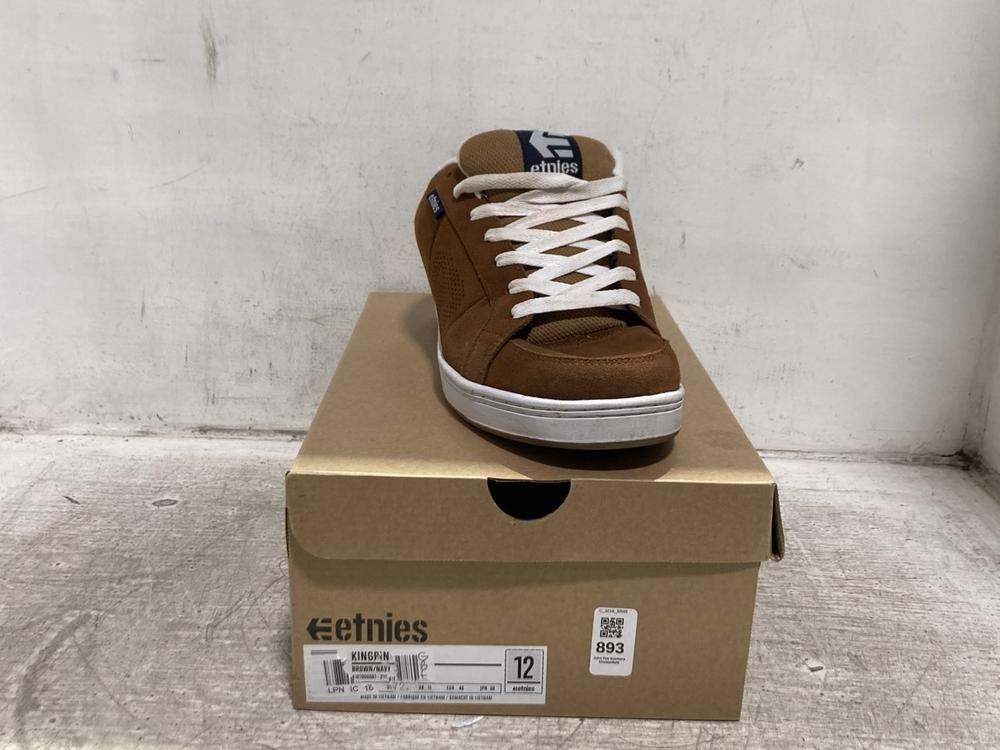 Lot 893  
            Chesterfield SR45 - Parcel Delivery Only 

                
ETHNIES KINGPIN BROWN/NAVY UK SIZE 11 (LOCATION: D4)
