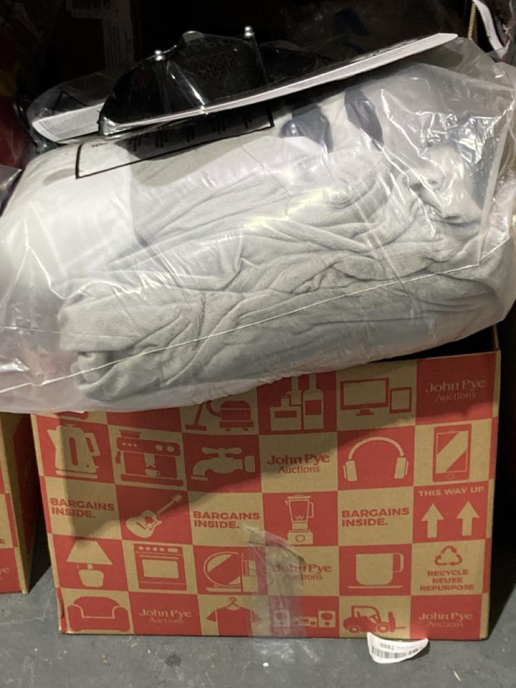 Lot 905  
            Chesterfield SR45 - Parcel Delivery Only 

                
BOX OF ASSORTED FANCY DRESS TO INCLUDE RUBIES STAR WARS DARTH VADER MASK (LOCATIO...