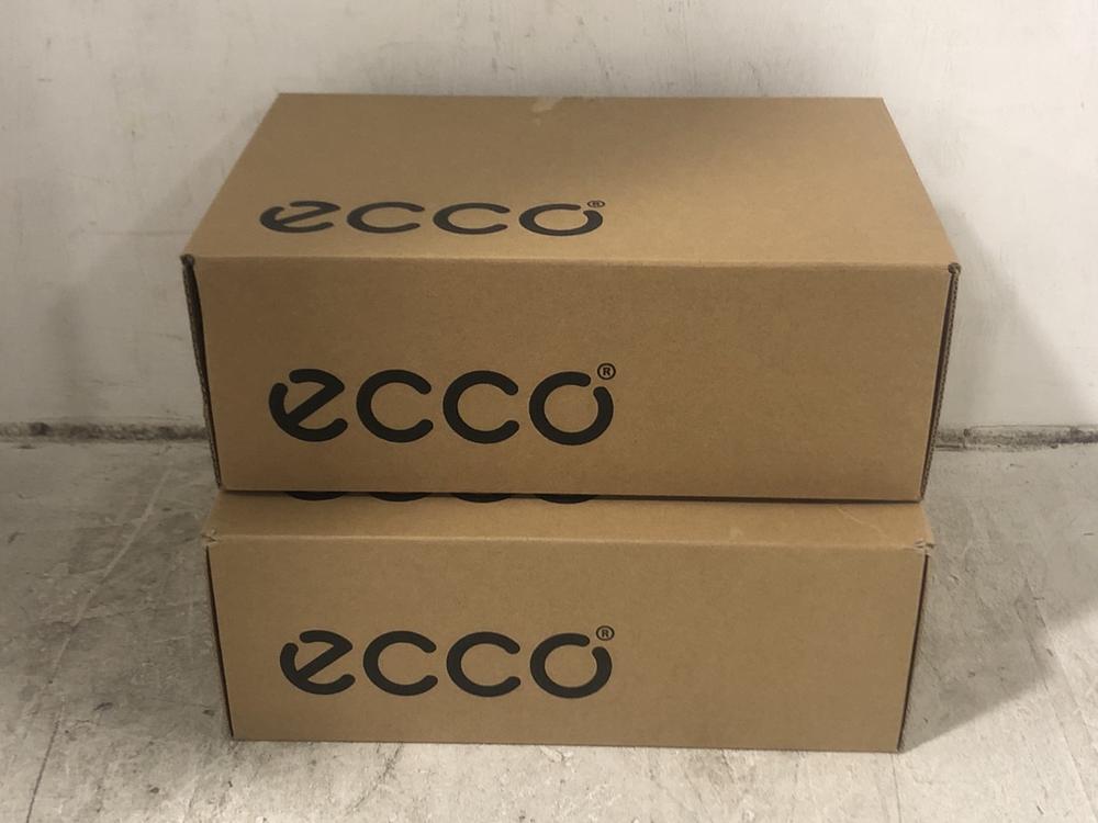 Lot 912  
            Chesterfield SR45 - Parcel Delivery Only 

                
ECCO MX M BLACK/BLACK EU 40 TO INCLUDE ECCO BELLA W WINTER BOOT BLACK EU 40 (LOCA...
