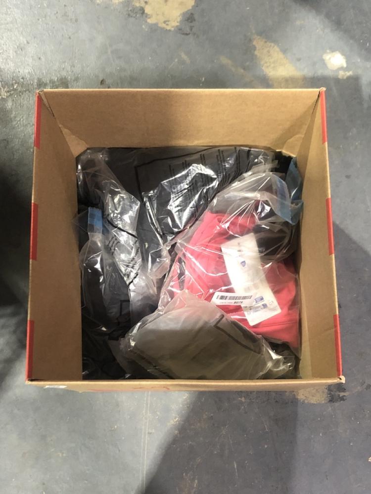 Lot 923  
            Chesterfield SR45 - Parcel Delivery Only 

                
9X ASSORTED SPEEDOS TO INCLUDE END + MEDALIST AF NAVY GB 14/36 (LOCATION: D5)