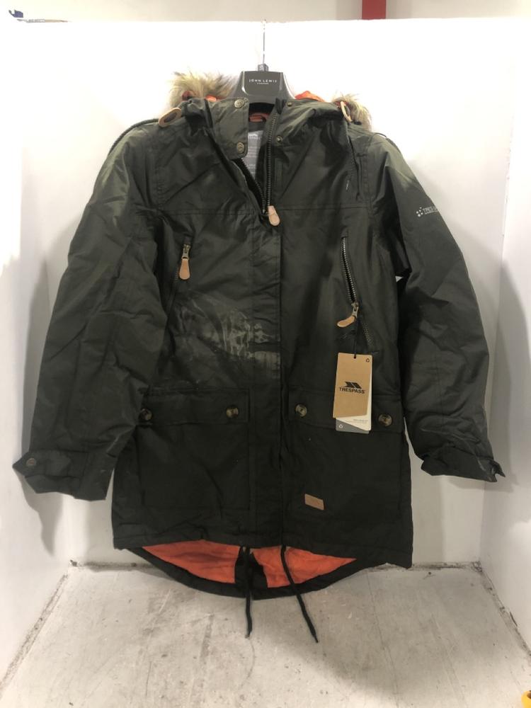 Lot 928  
            Chesterfield SR45 - Parcel Delivery Only 

                
TRESSPASS CLEA-FEMALE JACKET TP50 DARK KHAKI UK SIZE LARGE (LOCATION: D5)