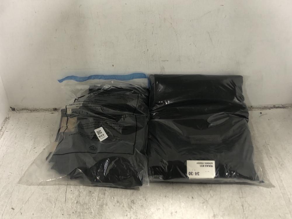 Lot 933  
            Chesterfield SR45 - Parcel Delivery Only 

                
LEVIS 318 SHAPING WIDE LEG UK W29 L30 TO INCLUDE WANGLER TEXAS 821 AUTHENTIC STRA...