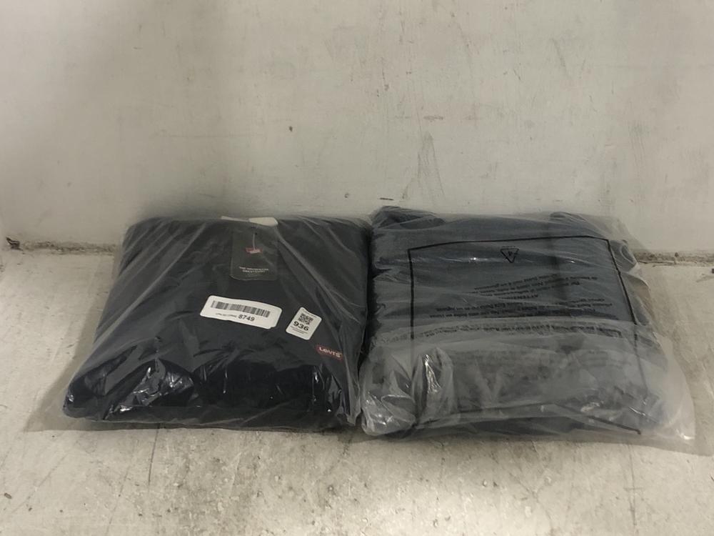 Lot 936  
            Chesterfield SR45 - Parcel Delivery Only 

                
LEVIS THE HOUSEMARK SWEATSHIRT UK LARGE TO INCLUDE LEVIS BLUE JEANS W34 L30 (LOCA...