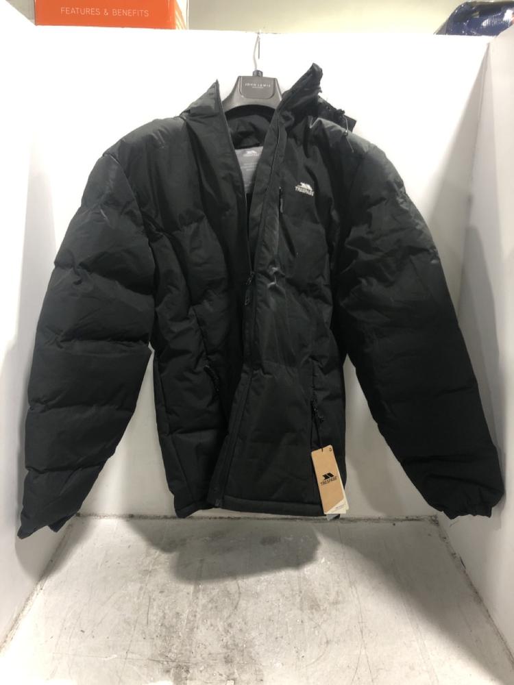 Lot 949  
            Chesterfield SR45 - Parcel Delivery Only 

                
TRESPASS MALE PADDED JACKET SIZE MEDIUM (LOCATION: D6)
