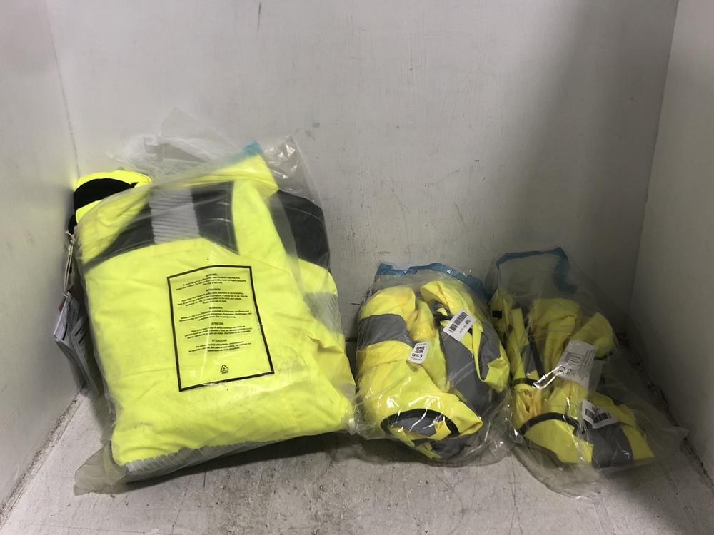 Lot 953  
            Chesterfield SR45 - Parcel Delivery Only 

                
3X ASSORTED WORK WEAR TO INCLUDE PORTWEST PW3 HI VIS WINTER JACKET LARGE (LOCATIO...