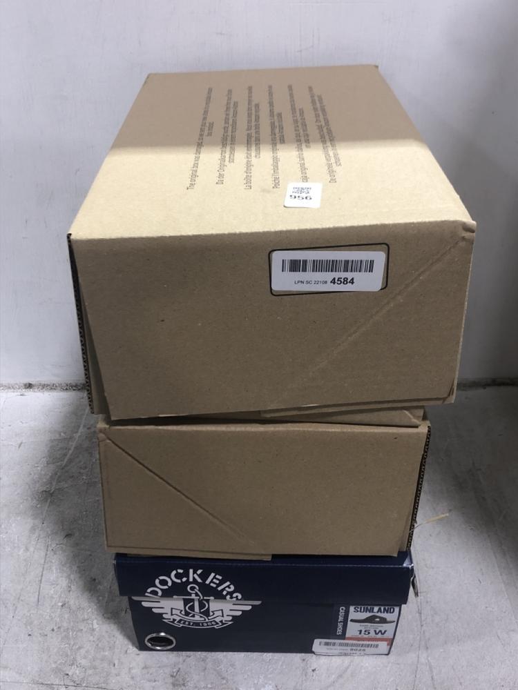 Lot 956  
            Chesterfield SR45 - Parcel Delivery Only 

                
3X ASSORTED SHOES TO INCLUDE UNER ARMOUR CHARGED PURSUIT UK SIZE 6.5 (LOCATION: D6)