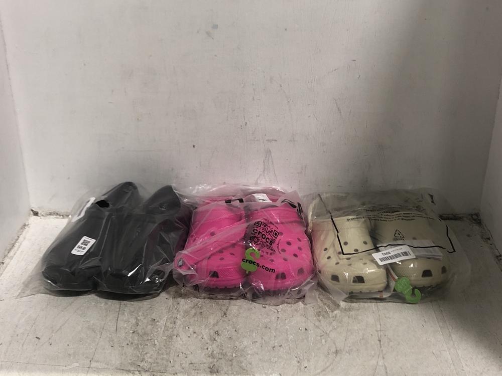 Lot 959  
            Chesterfield SR45 - Parcel Delivery Only 

                
3X ASSORTED SHOES TO INCLUDE CROCS PINK CLASSIC CLOG EU 37-38 (LOCATION: D6)