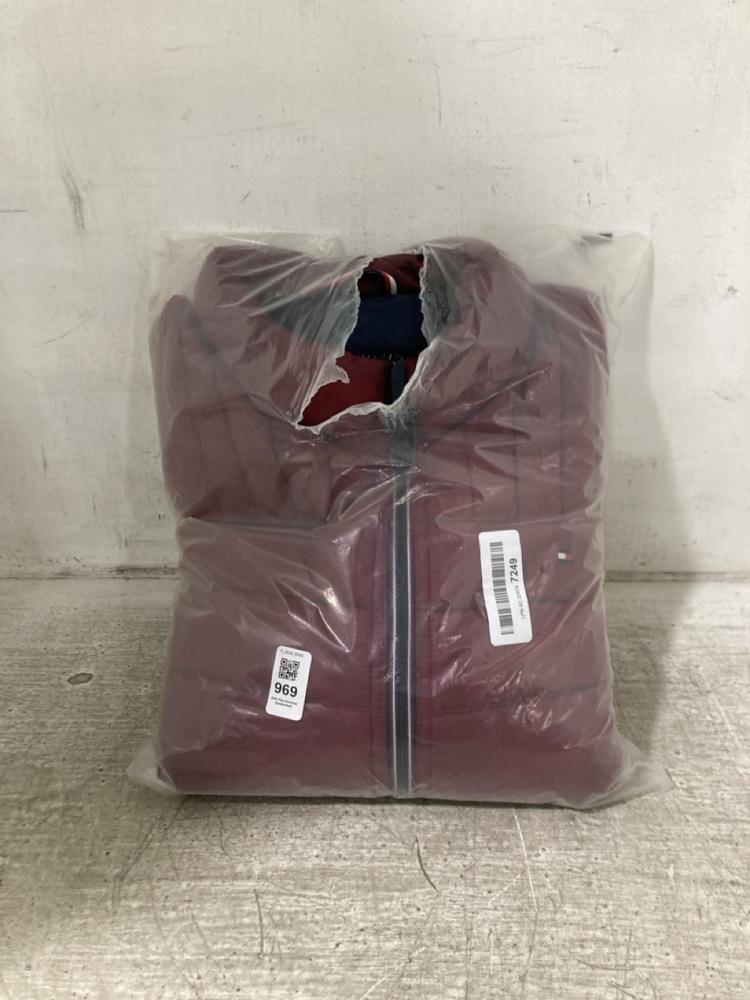 Lot 969  
            Chesterfield SR45 - Parcel Delivery Only 

                
TOMMY HILFIGER PACKABLE JACKET RED UK LARGE (LOCATION: D7)