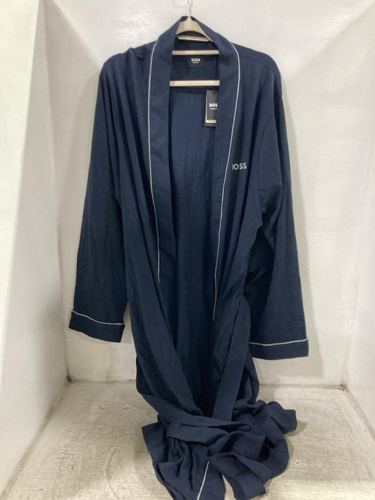 Lot 971  
            Chesterfield SR45 - Parcel Delivery Only 

                
BOSS KIMONO BM NIGHT GOWN MEN UK XXL (LOCATION: D7)