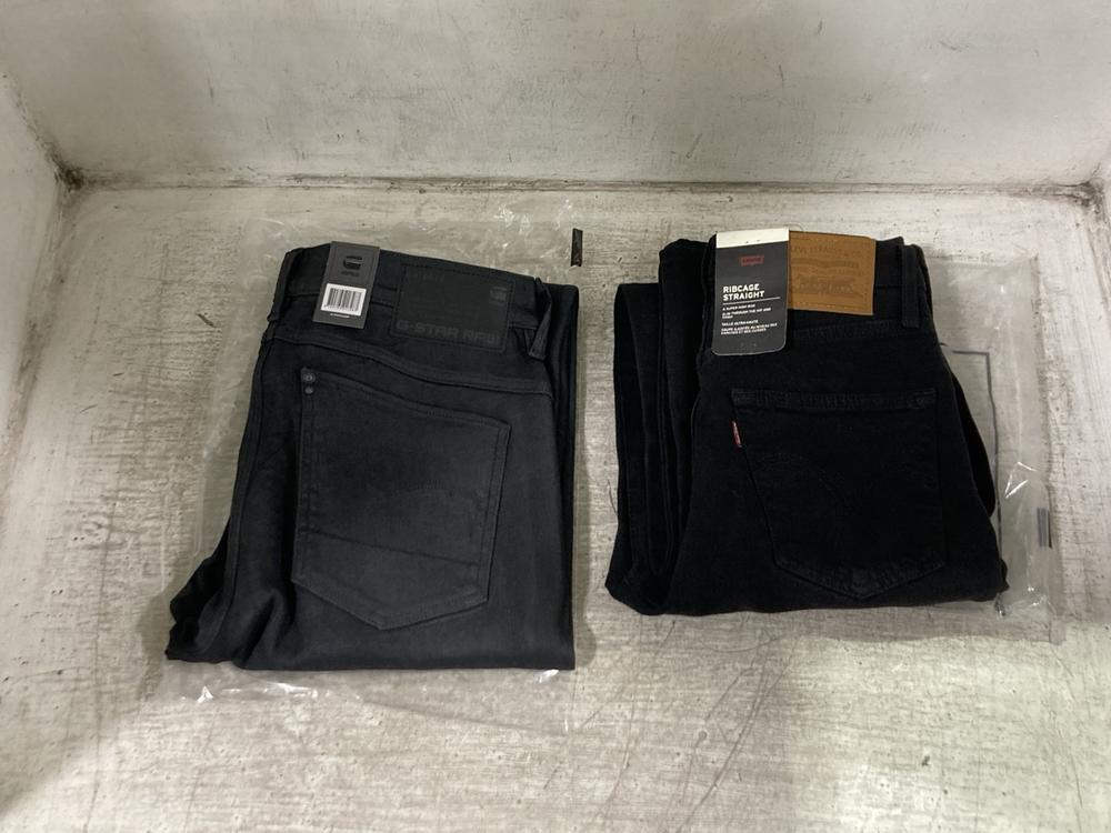 Lot 975  
            Chesterfield SR45 - Parcel Delivery Only 

                
LEVIS RIBCAGE STRAIGHT BLACK JEANS 26X32 TO INCLUDE RAW SKINNY W32 L32 (LOCATION:...