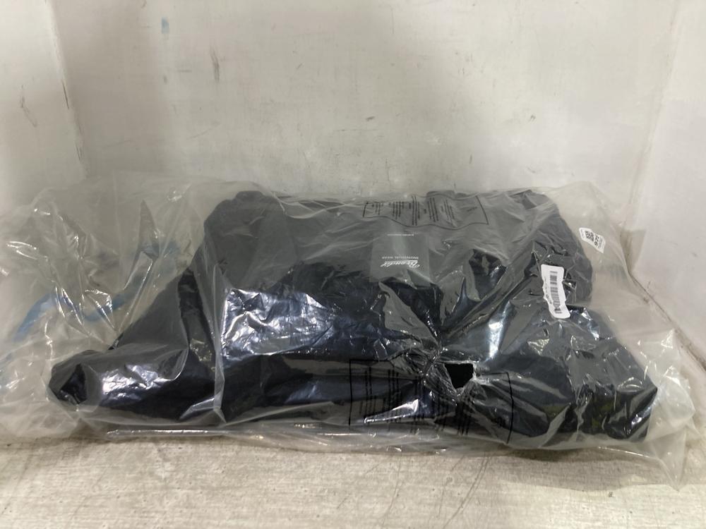 Lot 978  
            Chesterfield SR45 - Parcel Delivery Only 

                
BRANDIT M65 GIANT BLACK JACKET UK SIZE MEDIUM (LOCATION: D7)