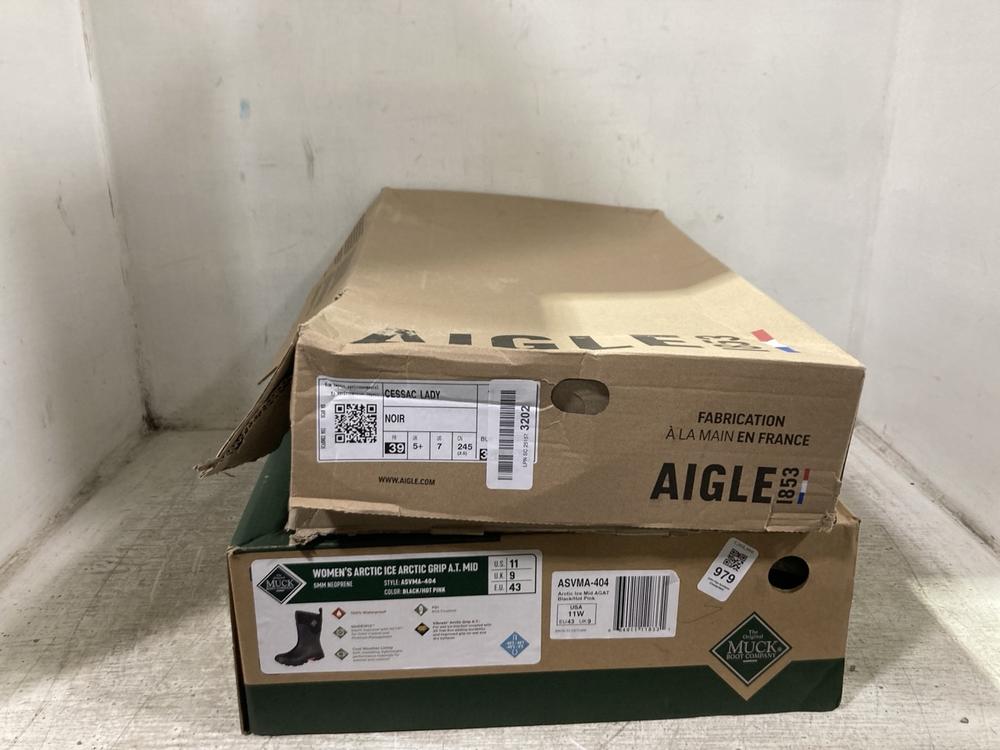 Lot 979  
            Chesterfield SR45 - Parcel Delivery Only 

                
AIGLE CESSAC LADY BOOT UK 5 TO INCLUDE ,MUCK BOOT COMPANY WOMENS ARTC ICE SRTIC G...