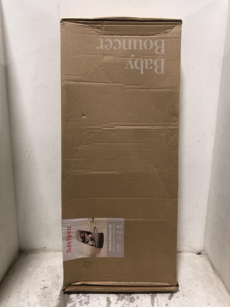 Lot 994  
            Chesterfield SR45 - Parcel Delivery Only 

                
BABY BJORN BOUNCER BALANCE SOFT (LOCATION: D8)