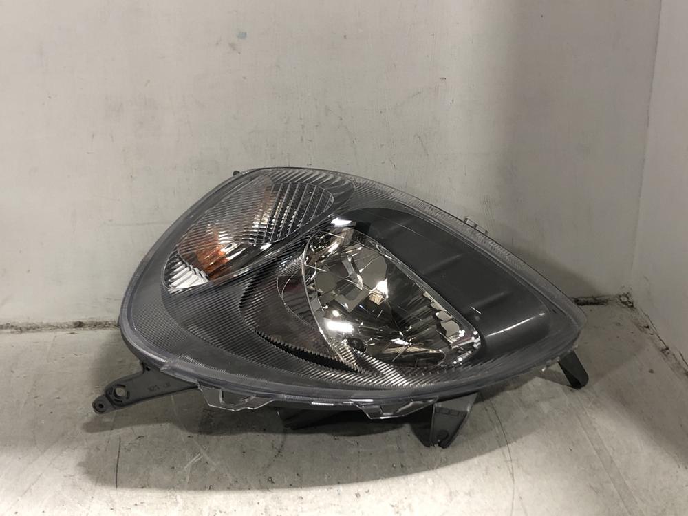 Lot 99  
            Chesterfield SR45 - Parcel Delivery Only 

                
TYC AUTOMOTIVE LAMPS 1999-2003 TY YARS 471821111 (LOCATION: F1)