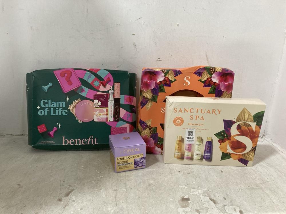 Lot 1005  
            Chesterfield SR44 - Parcel Delivery Only 

                
4 X ASSORTED ITEMS TO INCLUDE SANCTUARY SPA GIFT SET (LOCATION: D7)