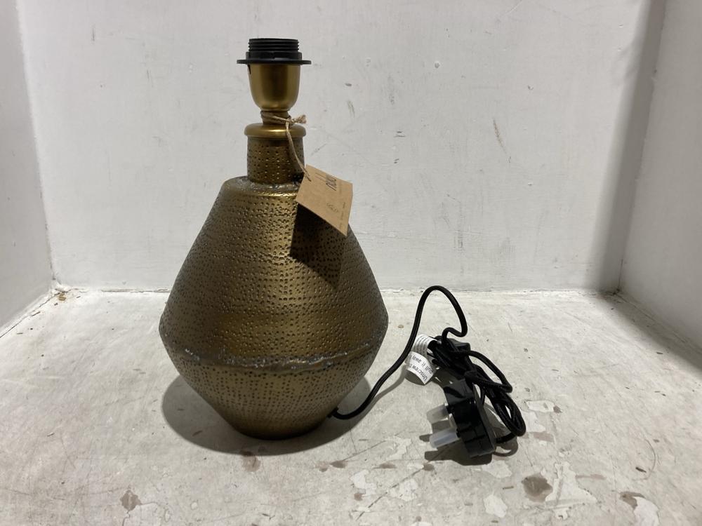 Lot 100  
            Chesterfield SR44 - Parcel Delivery Only 

                
NKUKU NALGONDA LAMP - ANTIQUE BRASS - SMALL - ITEM NO. NL2501 - ORIGINAL RRP £175...