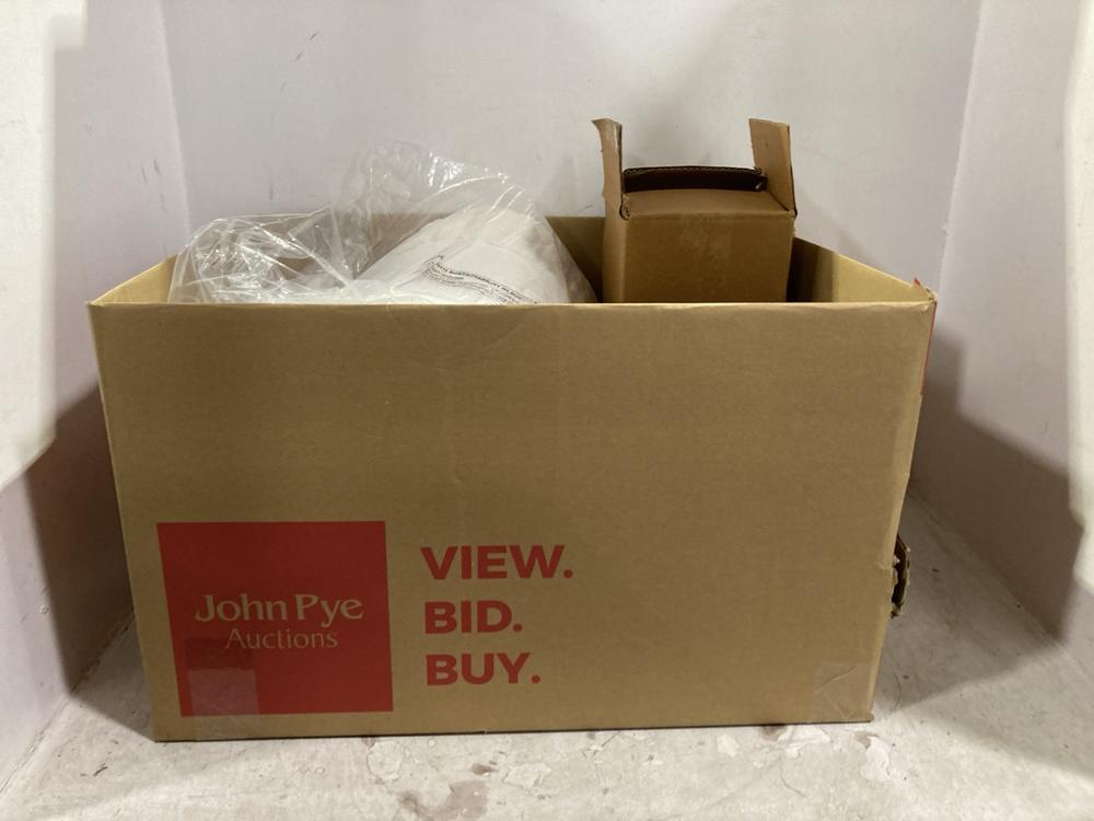 Lot 1039  
            Chesterfield SR44 - Parcel Delivery Only 

                
BOX OF ASSORTED ITEMS TO INCLUDE PRAYING BUDDHA ORNAMENT (LOCATION: D7)