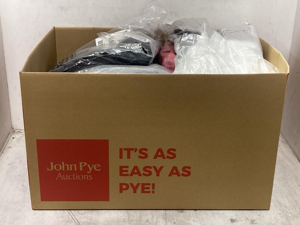 Lot 1050  
            Chesterfield SR44 - Parcel Delivery Only 

                
BOX OF ASSORTED CLOTHING TO INCLUDE BLACK HOODY SIZE LARGE (LOCATION: D8)