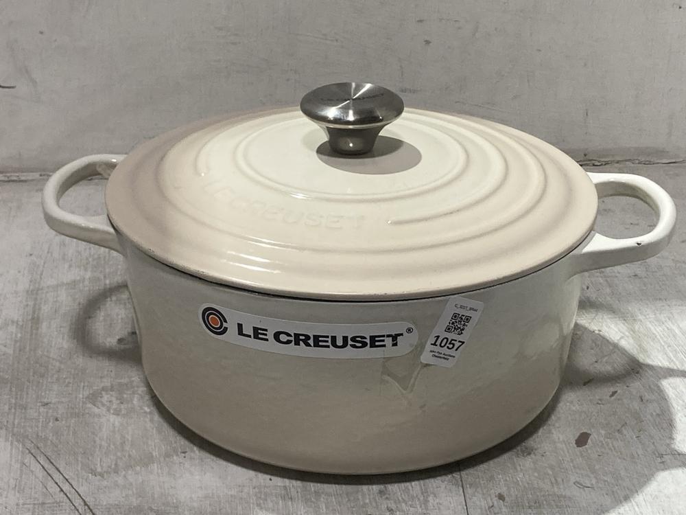 Lot 1057  
            Chesterfield SR44 - Parcel Delivery Only 

                
LE CREUSET SIGNATURE CAST ROUND DUTCH OVEN (LOCATION: D8)