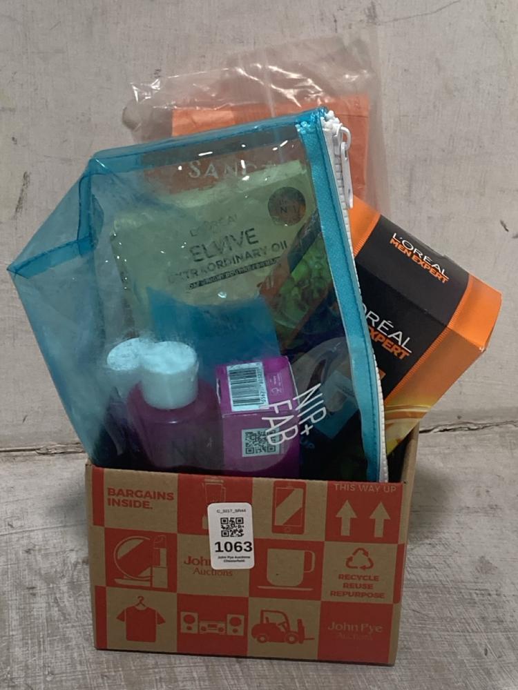 Lot 1063  
            Chesterfield SR44 - Parcel Delivery Only 

                
BOX OF ASSORTED BEAUTY GIFT SETS TO INCLUDE NIP+FAB GIFT SET (LOCATION: D8)