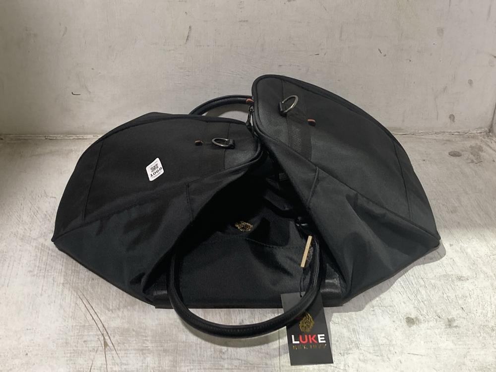 Lot 1068  
            Chesterfield SR44 - Parcel Delivery Only 

                
LUKE WEEKENDER 24 HOLDALL IN BLACK (LOCATION: D8)