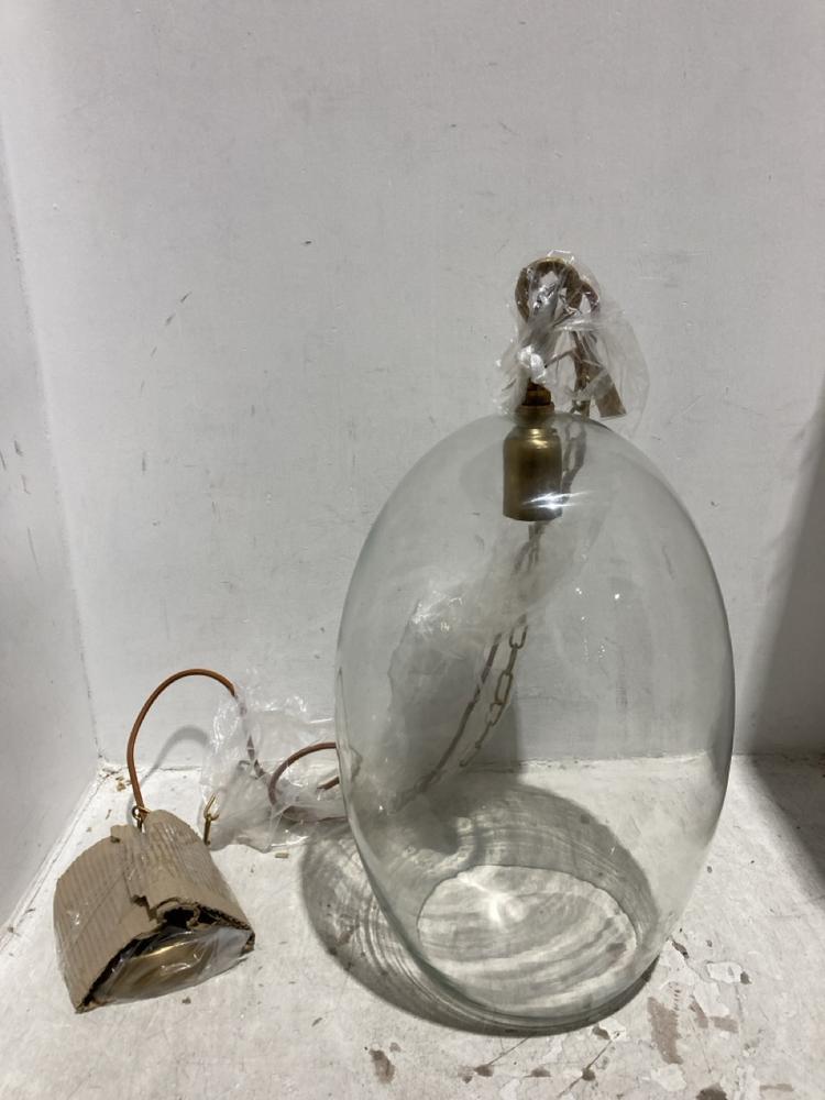 Lot 107  
            Chesterfield SR44 - Parcel Delivery Only 

                
NKUKU OTORO RECYCLED GLASS PENDANT - CLEAR - LARGE OVAL - ITEM NO. OP1402 - ORIGI...