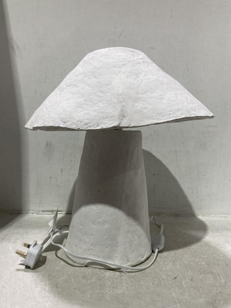 Lot 1141  
            Chesterfield SR44 - Parcel Delivery Only 

                
BELIANI TABLE LAMP, ARROYO, WHITE - ITEM NO. 32503 - ORIGINAL RRP £479.92 (LOCATI...
