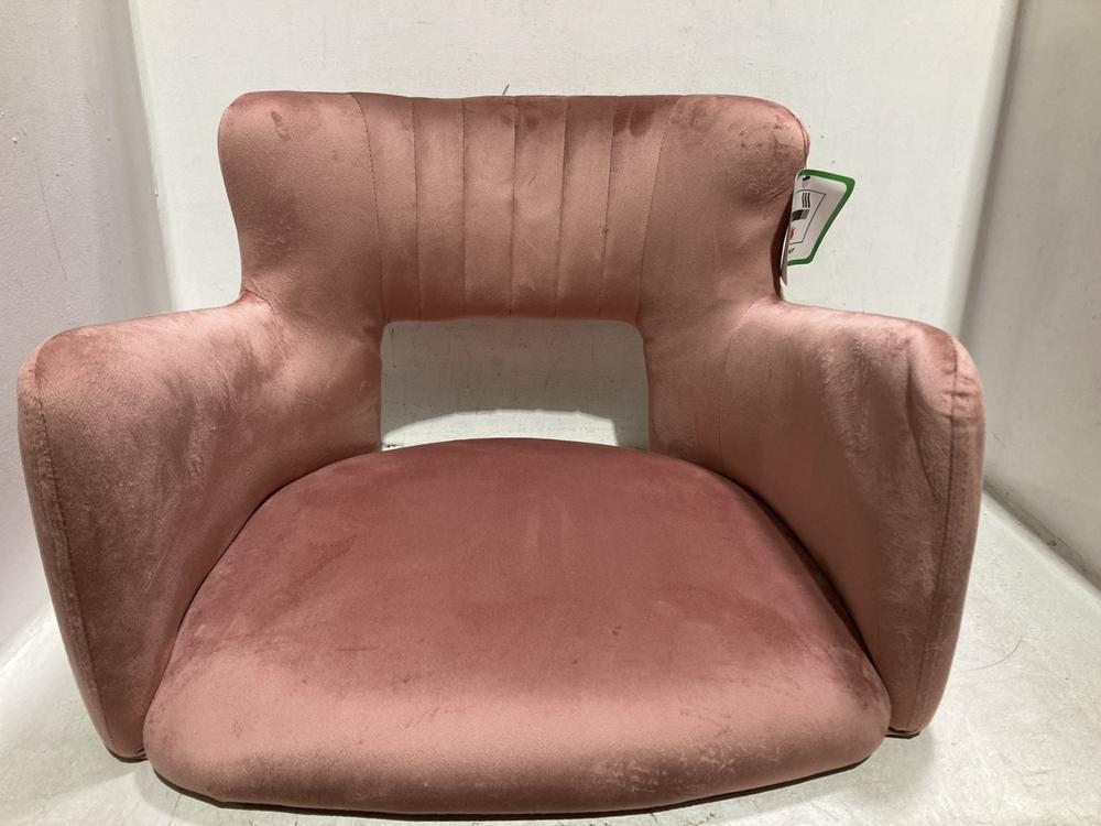 Lot 1148  
            Chesterfield SR44 - Parcel Delivery Only 

                
BELIANI PINK SINGLE CHAIR WITH BLACK FRAME LEGS - ITEM NO. 26889 (LOCATION: C3)