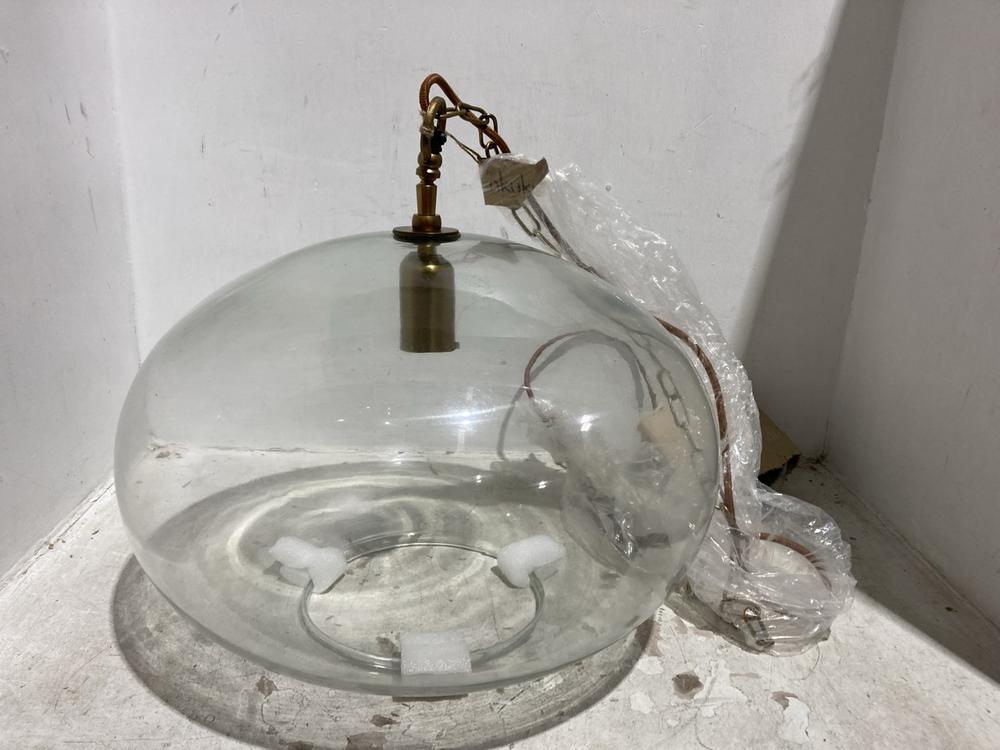 Lot 114  
            Chesterfield SR44 - Parcel Delivery Only 

                
NKUKU OTORO RECYCLED GLASS PENDANT - CLEAR - LARGE ROUND - ITEM NO. OP1502 - ORIG...