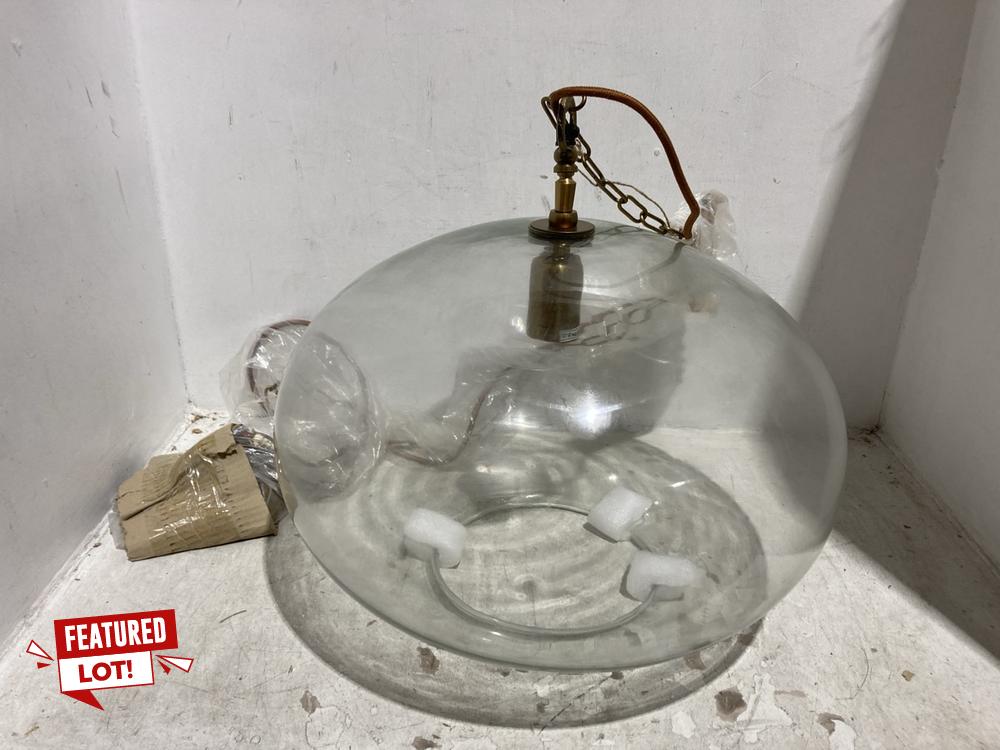 Lot 115  
            Chesterfield SR44 - Parcel Delivery Only 

                
NKUKU OTORO RECYCLED GLASS PENDANT - CLEAR - LARGE ROUND - ITEM NO. OP1502 - ORIG...