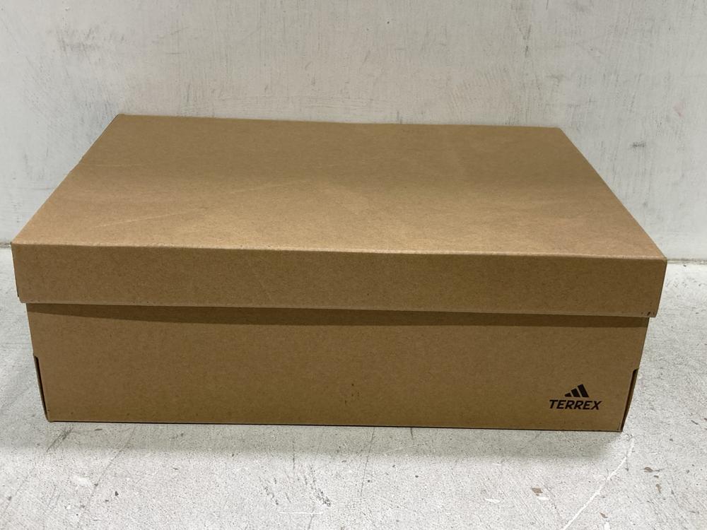 Lot 1184  
            Chesterfield SR44 - Parcel Delivery Only 

                
ADIDAS TERREX ANYLANDER MID R RDY IN BLACK SIZE UK9.5 (LOCATION: C5)