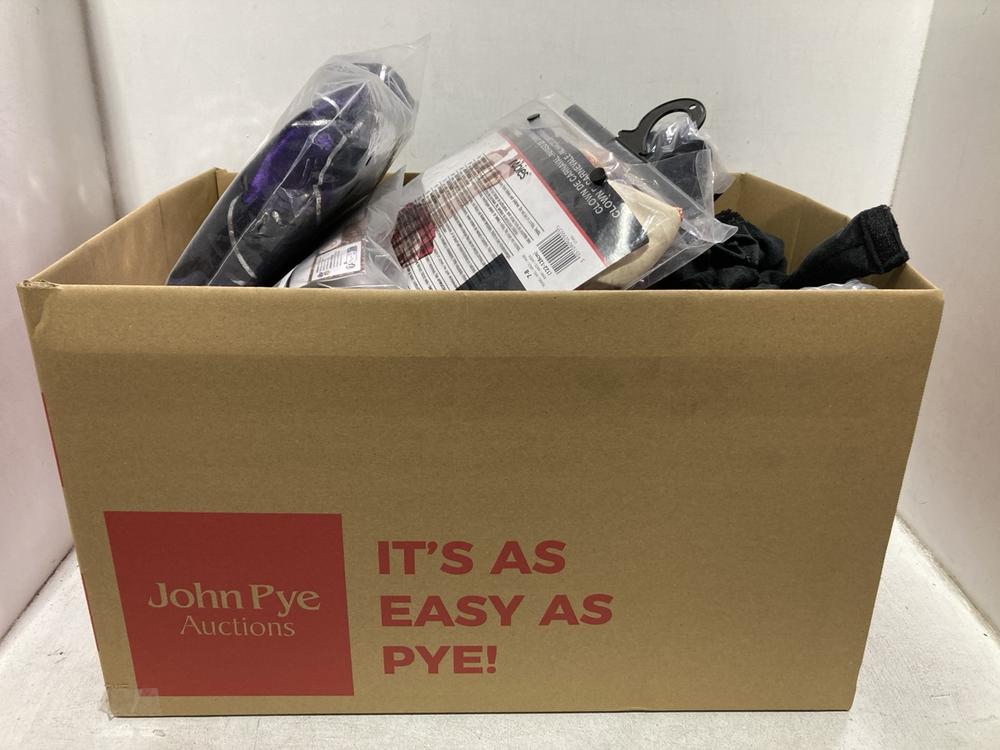 Lot 1185  
            Chesterfield SR44 - Parcel Delivery Only 

                
BOX OF ASSORTED KIDS COSTUMES TO INCLUDE RUBIES CHILD COSTUME CLOWN CARNIVAL SIZE...