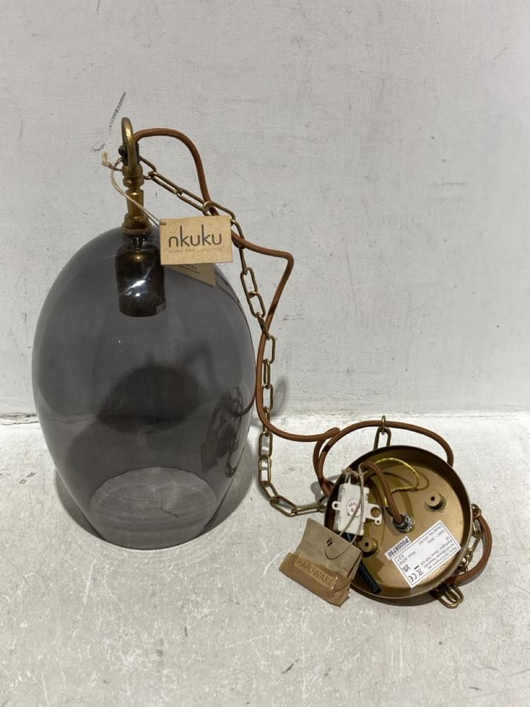 Lot 118  
            Chesterfield SR44 - Parcel Delivery Only 

                
NKUKU OTORO RECYCLED GLASS PENDANT - SMOKE - SMALL OVAL - ITEM NO. OT1701 - ORIGI...