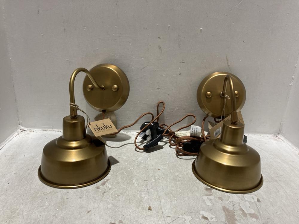 Lot 11  
            Chesterfield SR44 - Parcel Delivery Only 

                
NKUKU BABA RECYCLED GLASS LAMP - BURNT AMBER - LARGE TALL - ITEM NO. BL8301 - ORI...