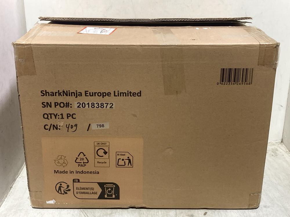 Lot 1207  
            Chesterfield SR44 - Parcel Delivery Only 

                
NINJA FOODI FLEXI DRAWER 10.4 LITRE AIR FRYER (LOCATION: C6)